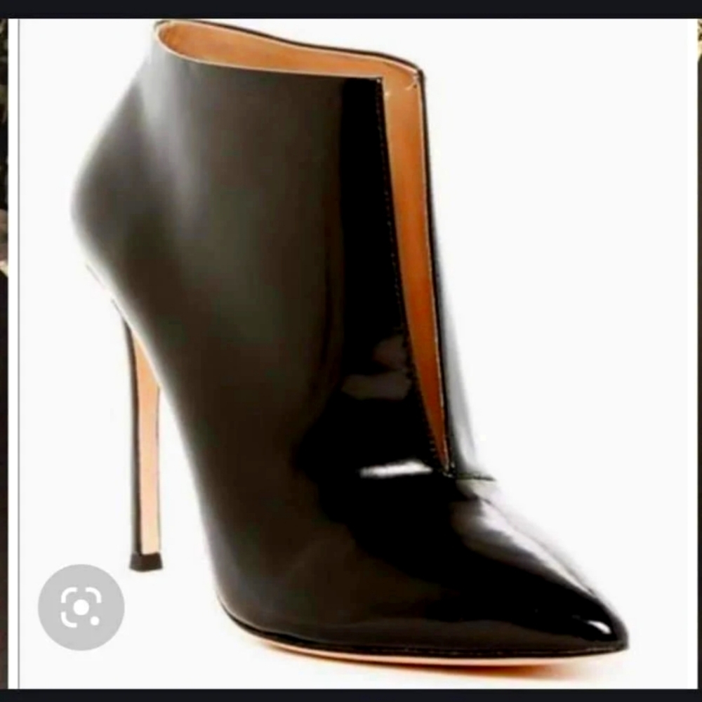Pour La Victoire Ankle Bootie, Burgundy Size 10 (Like New)